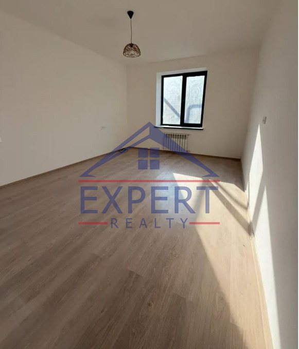 ԷՐԵԲՈՒՆԻ  ,ՆՈՐ ԱՐԵՇԻ ՓՈՂՈՑ  6 ՍԵՆՅԱԿ