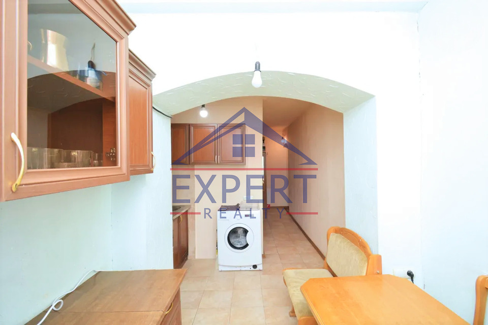 ԷՐԵԲՈՒՆԻ, ՌՈՍՏՈՎՅԱՆ ՓՈՂՈՑ, 2 ՍԵՆՅԱԿ