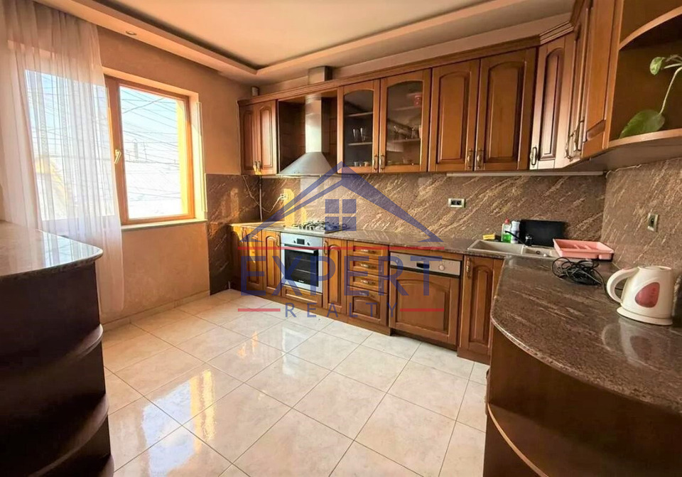 ԿԵՆՏՐՈՆ, ՔԱՋԱԶՆՈՒՆՈՒ ՓՈՂՈՑ, 700ՔՄ