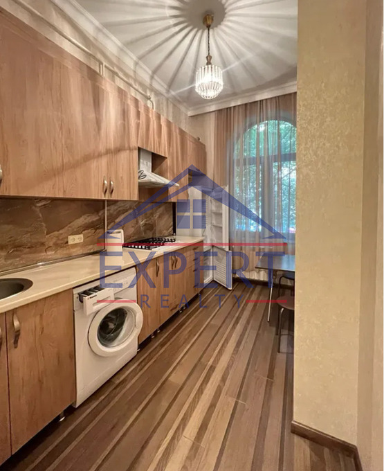 ԿԵՆՏՐՈՆ, ՍՊԵՆԴԱՐԻԱՆ ՓՈՂՈՑ, 2 ՍԵՆՅԱԿ