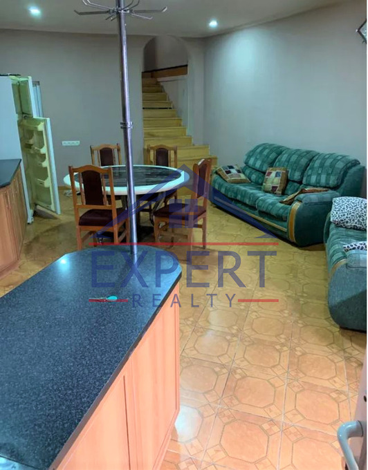 ԿԵՆՏՐՈՆ, ԲԱՐՁՐԱԲԵՐԴԻ ՓՈՂՈՑ, 5 ՍԵՆՅԱԿ