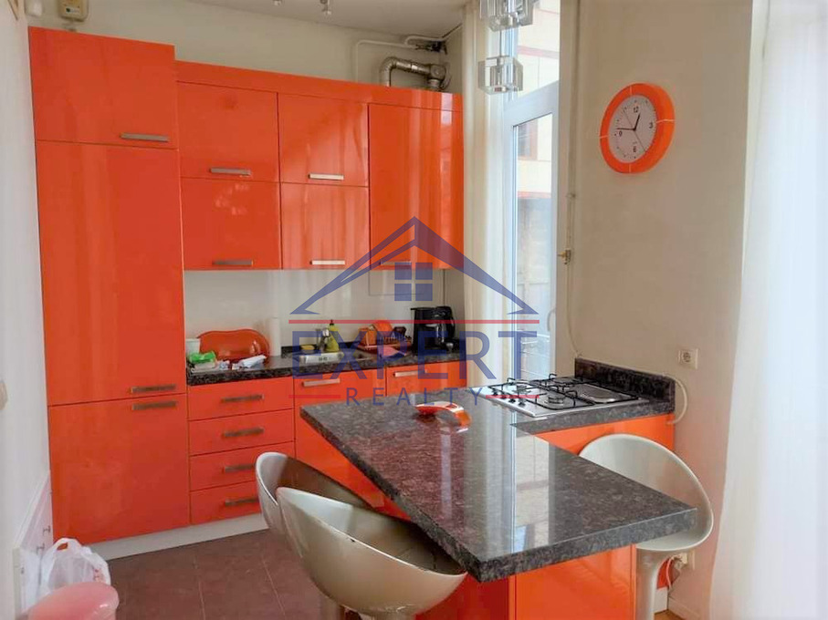 ԿԵՆՏՐՈՆ, ՊՈՒՇԿԻՆ ՓՈՂՈՑ, 1 ՍԵՆՅԱԿ