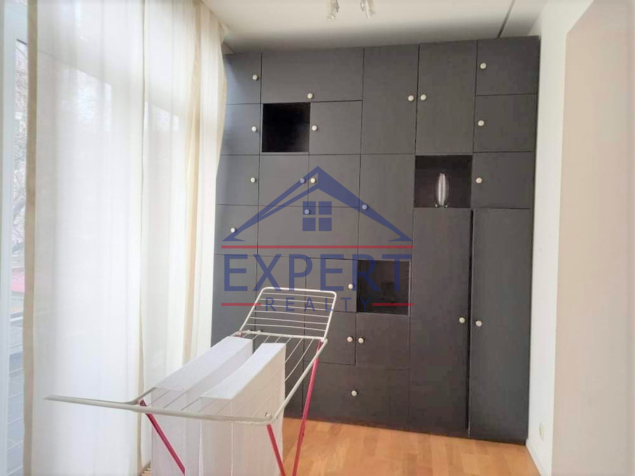 ԿԵՆՏՐՈՆ, ՊՈՒՇԿԻՆ ՓՈՂՈՑ, 1 ՍԵՆՅԱԿ