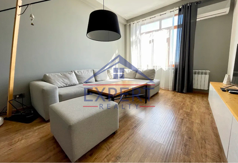 ԿԵՆՏՐՈՆ, ՉԱՐԵՆՑԻ ՓՈՂՈՑ, 2 ՍԵՆՅԱԿ