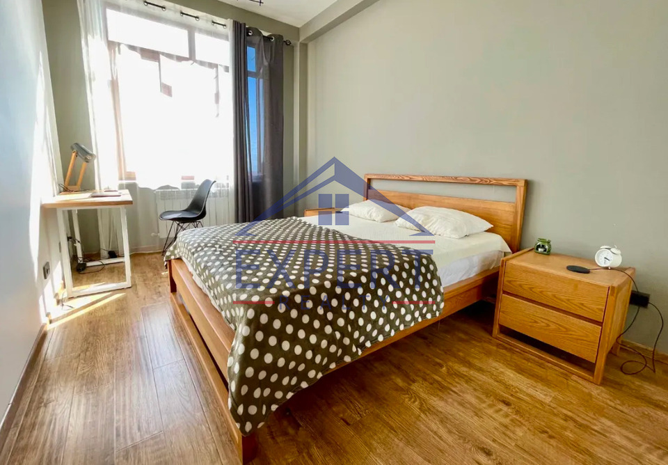 ԿԵՆՏՐՈՆ, ՉԱՐԵՆՑԻ ՓՈՂՈՑ, 2 ՍԵՆՅԱԿ