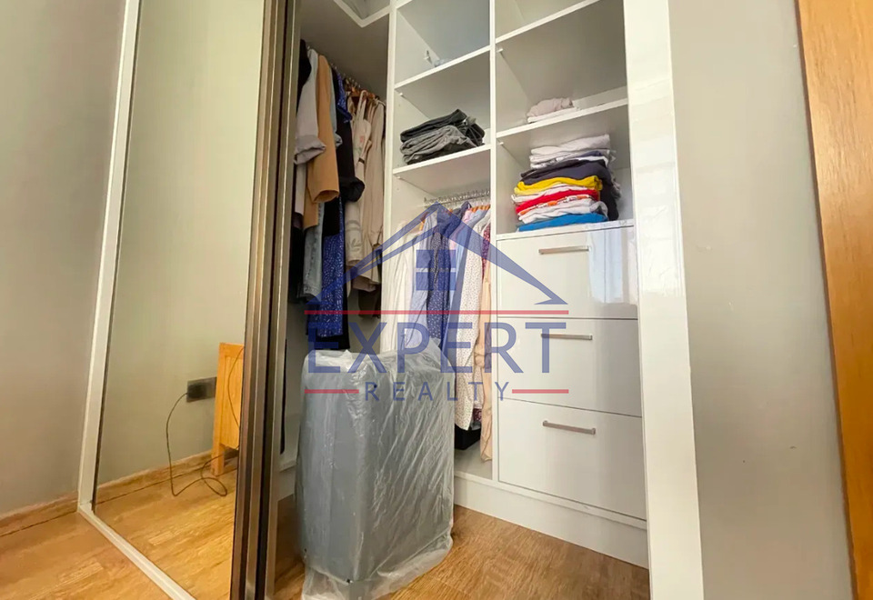 ԿԵՆՏՐՈՆ, ՉԱՐԵՆՑԻ ՓՈՂՈՑ, 2 ՍԵՆՅԱԿ