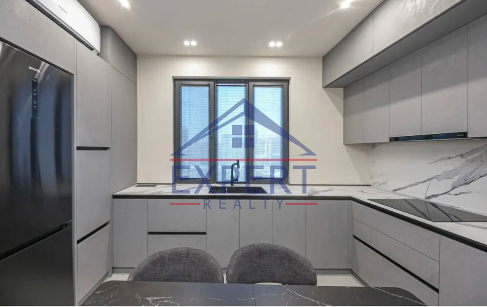 ԿԵՆՏՐՈՆ, ԵԶՆԻԿ ԿՈՂԲԱՑԻ  3 ՍԵՆՅԱԿ