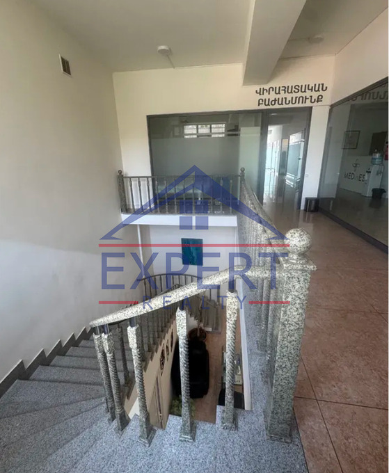 ԿԵՆՏՐՈՆ, ՎԱՐԴԱՆԱՆՑ ՓՈՂՈՑ, 800 ՔՄ