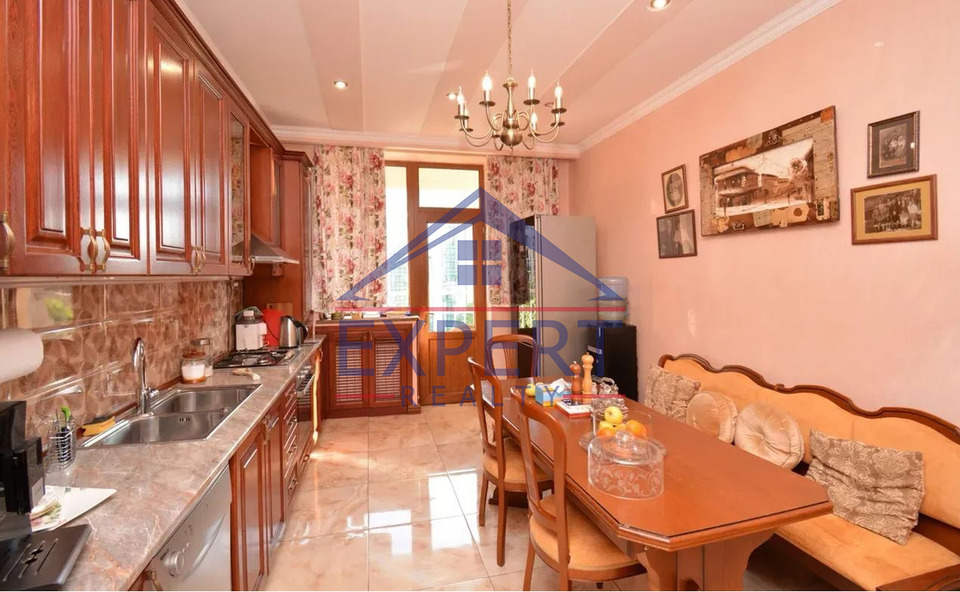 ԿԵՆՏՐՈՆ, ԱՐԱՄԻ ՓՈՂՈՑ, 4 ՍԵՆՅԱԿ