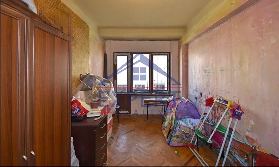 ԿԵՆՏՐՈՆ, ԵՐՎԱՆԴ ՔՈՉԱՐ  , 3 ՍԵՆՅԱԿ