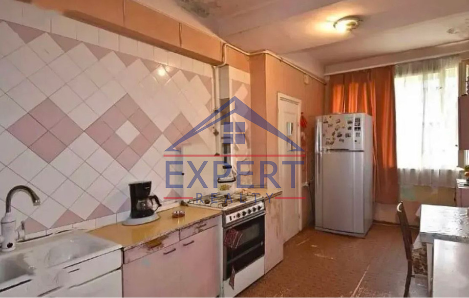 ԿԵՆՏՐՈՆ, ԵՐՎԱՆԴ ՔՈՉԱՐ  , 3 ՍԵՆՅԱԿ