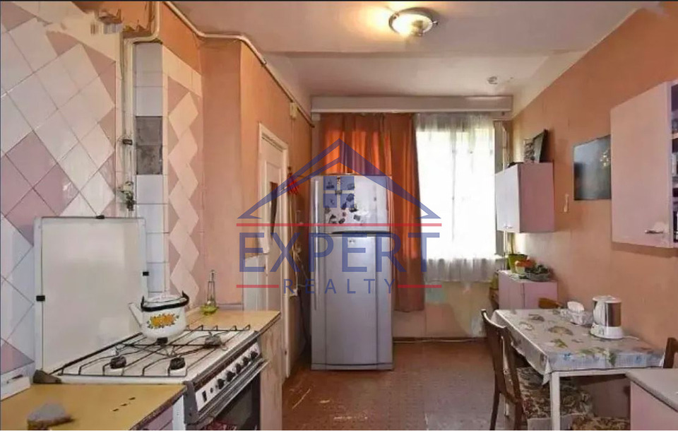 ԿԵՆՏՐՈՆ, ԵՐՎԱՆԴ ՔՈՉԱՐ  , 3 ՍԵՆՅԱԿ