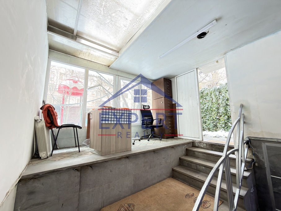 ԿԵՆՏՐՈՆ, ՊՈՒՇԿԻՆԻ ՓՈՂՈՑ, 83ՔՄ