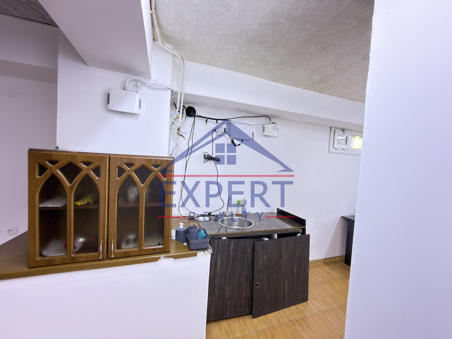 ԿԵՆՏՐՈՆ, ՊՈՒՇԿԻՆԻ ՓՈՂՈՑ, 83ՔՄ