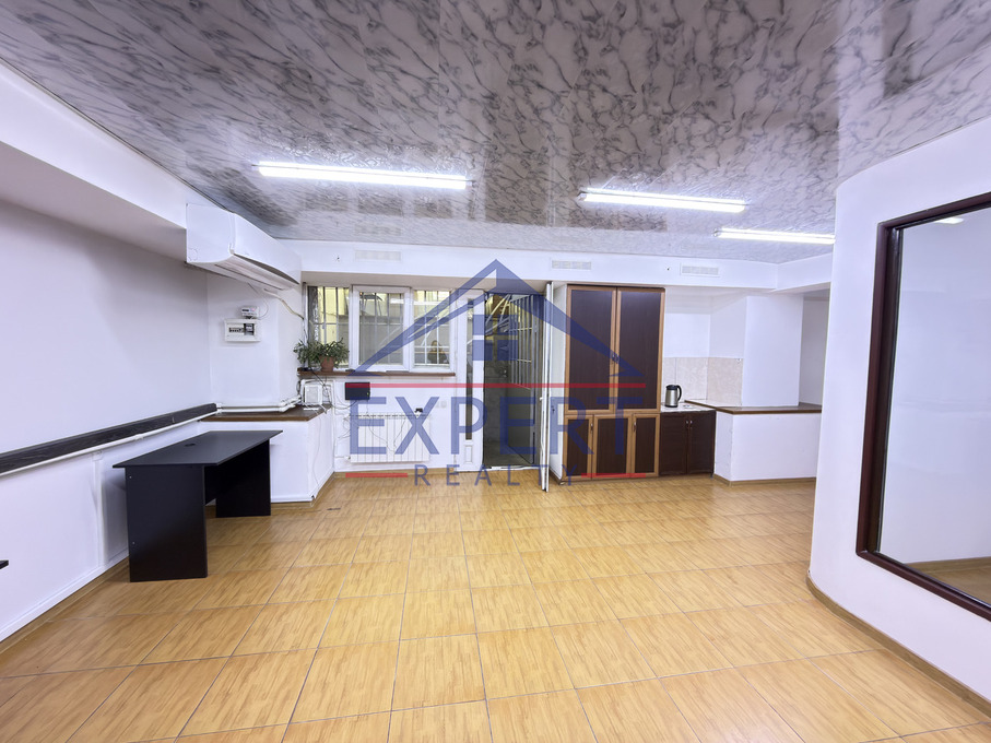 ԿԵՆՏՐՈՆ, ՊՈՒՇԿԻՆԻ ՓՈՂՈՑ, 83ՔՄ