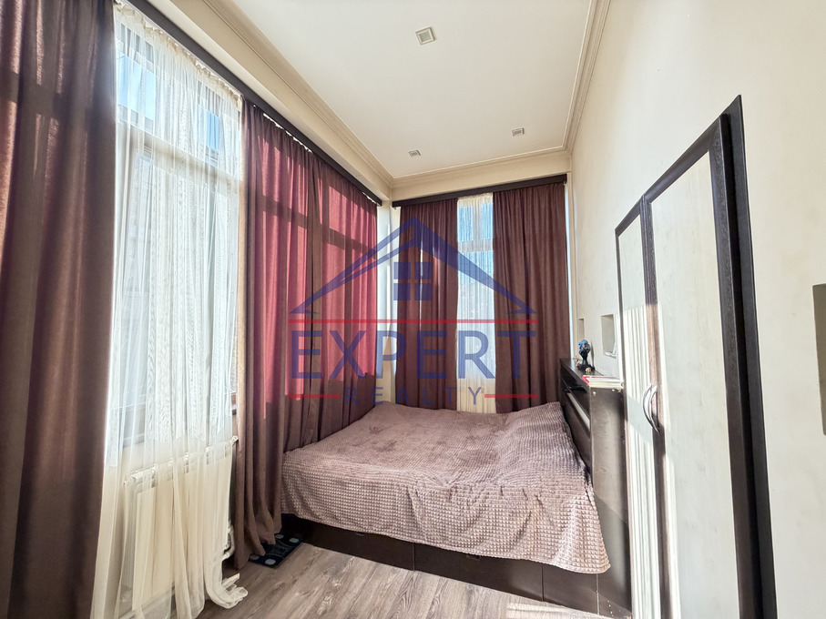 ԿԵՆՏՐՈՆ, ԲԱՂՐԱՄՅԱՆԻ ՊՈՂՈՏԱ, 4 ՍԵՆՅԱԿ