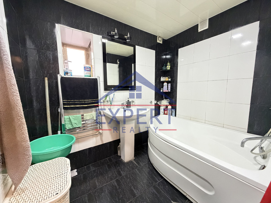 ԿԵՆՏՐՈՆ, ԲԱՂՐԱՄՅԱՆԻ ՊՈՂՈՏԱ, 4 ՍԵՆՅԱԿ