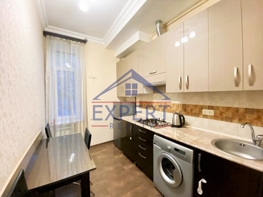 ԿԵՆՏՐՈՆ, ՄԱՇՏՈՑԻ ՊՈՂՈՏԱ, 2 ՍԵՆՅԱԿ