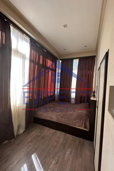 ԿԵՆՏՐՈՆ, ԼԵՌ ԿԱՄՍԱՐԻ ՓՈՂՈՑ, 4 ՍԵՆՅԱԿ