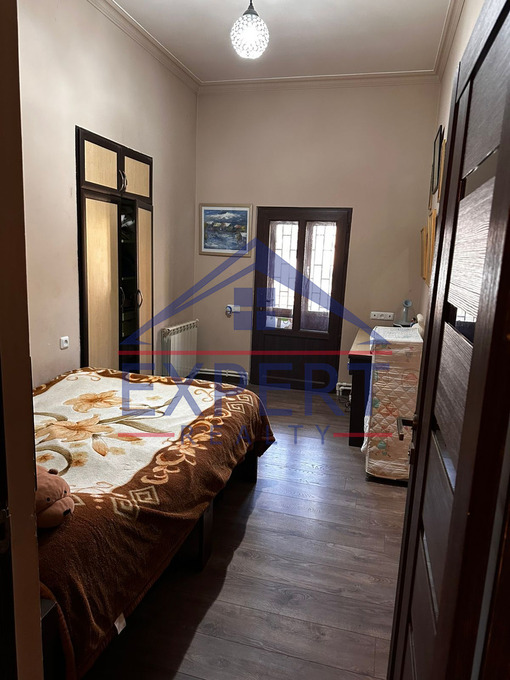 ԿԵՆՏՐՈՆ, ԼԵՌ ԿԱՄՍԱՐԻ ՓՈՂՈՑ, 4 ՍԵՆՅԱԿ