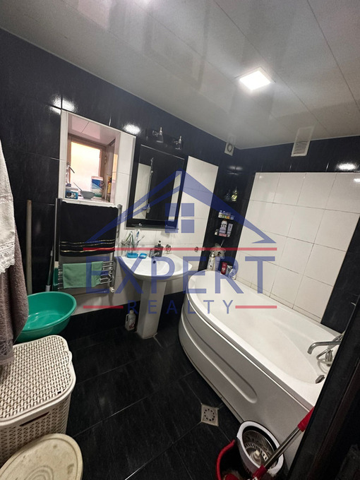 ԿԵՆՏՐՈՆ, ԼԵՌ ԿԱՄՍԱՐԻ ՓՈՂՈՑ, 4 ՍԵՆՅԱԿ