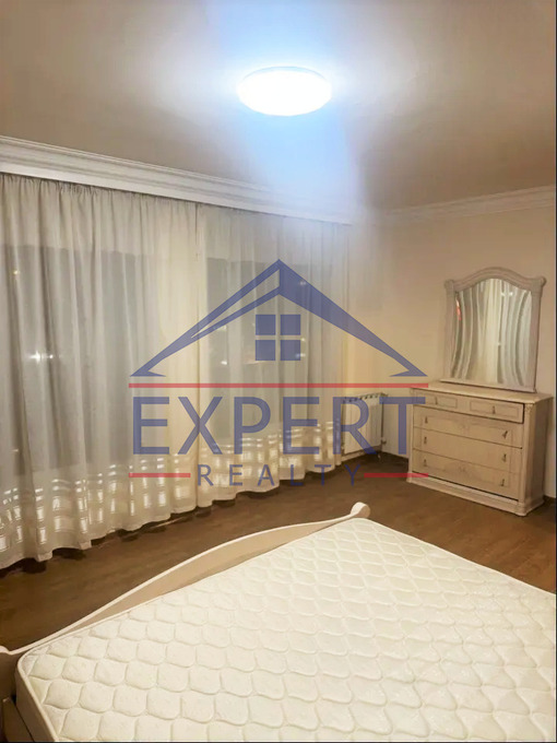 ԱՐԱԲԿԻՐ, ՎԱՀՐԱՄ ՓԱՓԱԶՅԱՆ ՓՈՂՈՑ, 3 ՍԵՆՅԱԿ