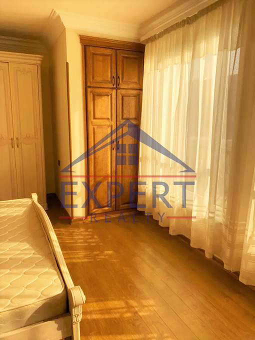 ԱՐԱԲԿԻՐ, ՎԱՀՐԱՄ ՓԱՓԱԶՅԱՆ ՓՈՂՈՑ, 3 ՍԵՆՅԱԿ