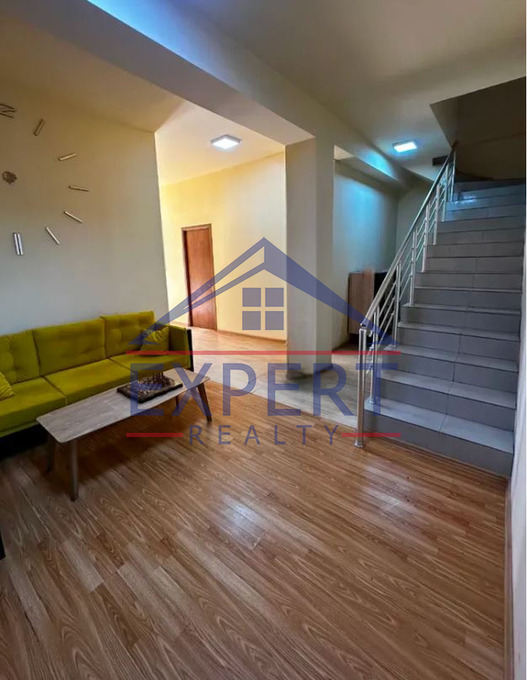 ԿԵՆՏՐՈՆ, ԵՐՎԱՆԴ ՔՈՉԱՐ ՓՈՂՈՑ, 180Ք