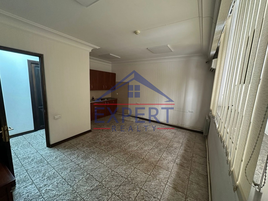 ԿԵՆՏՐՈՆ, ՎԱՐԴԱՆԱՆՑ ՓՈՂՈՑ, 3 ՍԵՆՅԱԿ