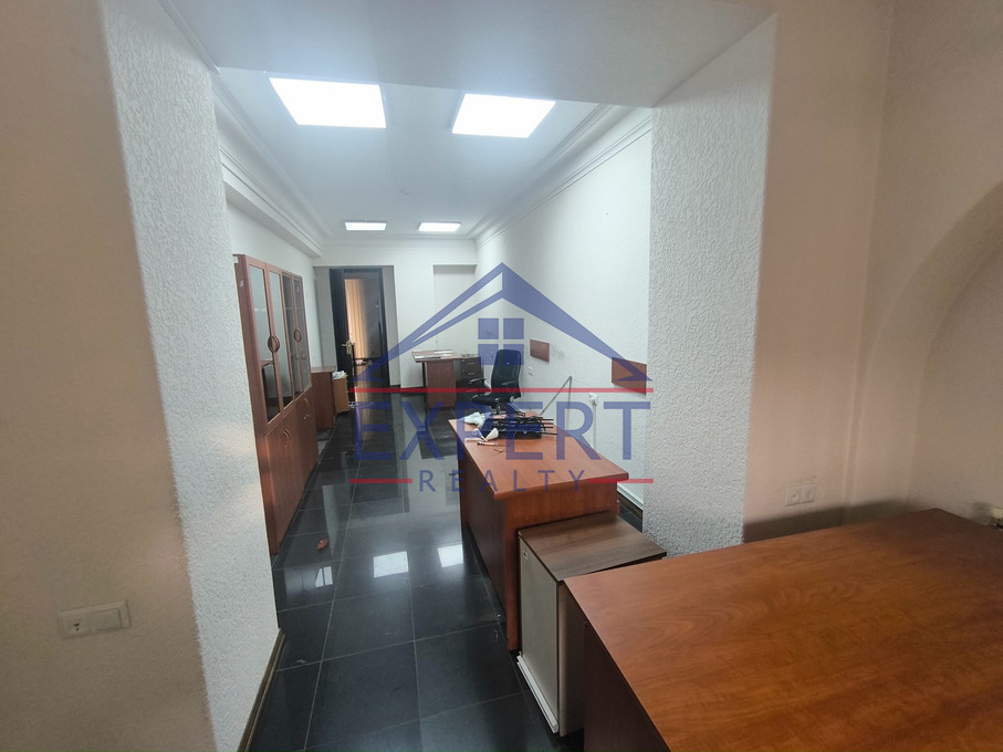 ԿԵՆՏՐՈՆ, ՎԱՐԴԱՆԱՆՑ ՓՈՂՈՑ, 3 ՍԵՆՅԱԿ