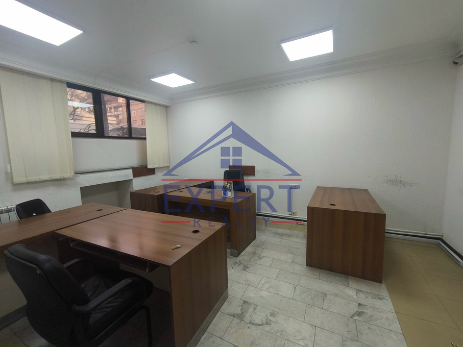 ԿԵՆՏՐՈՆ, ՎԱՐԴԱՆԱՆՑ ՓՈՂՈՑ, 3 ՍԵՆՅԱԿ