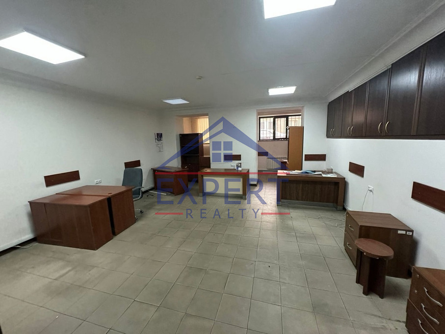 ԿԵՆՏՐՈՆ, ՎԱՐԴԱՆԱՆՑ ՓՈՂՈՑ, 3 ՍԵՆՅԱԿ