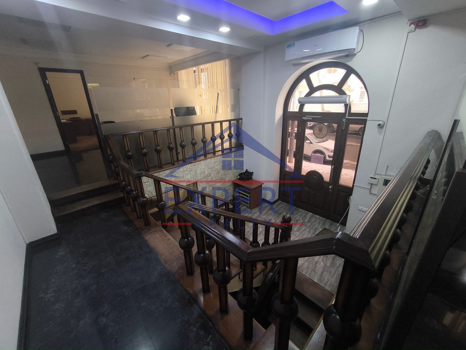 ԿԵՆՏՐՈՆ, ՎԱՐԴԱՆԱՆՑ ՓՈՂՈՑ, 3 ՍԵՆՅԱԿ