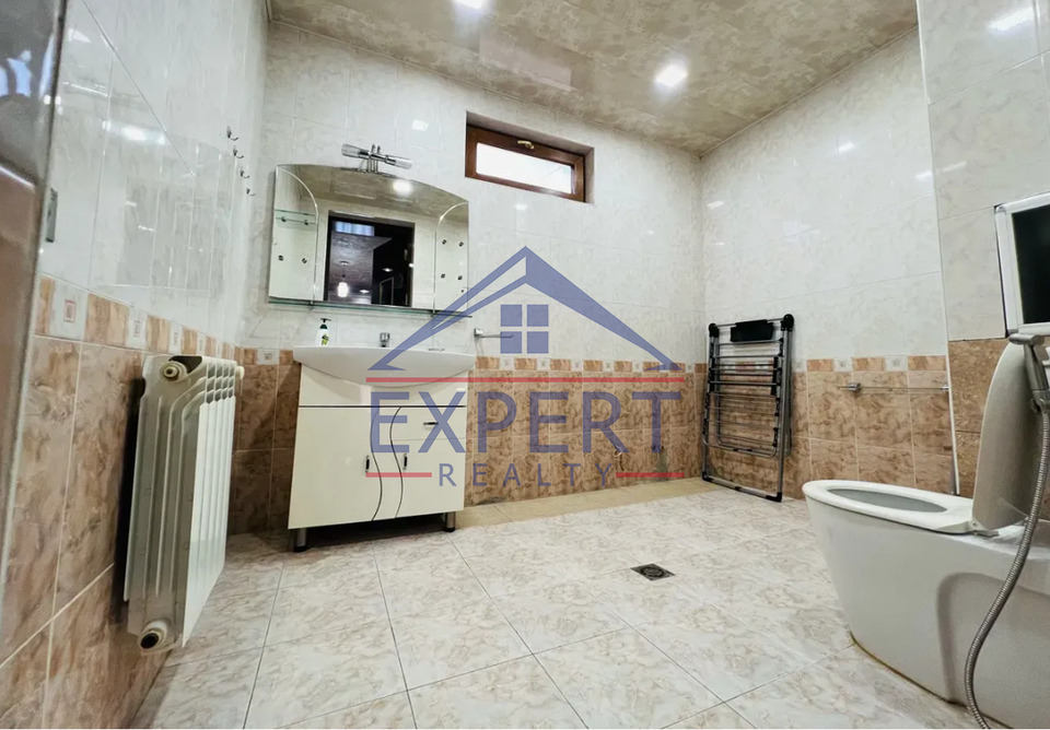 ԿԵՆՏՐՈՆ, ՄԱՇՏՈՑԻ ՊՈՂՈՏԱ, 3 ՍԵՆՅԱԿ