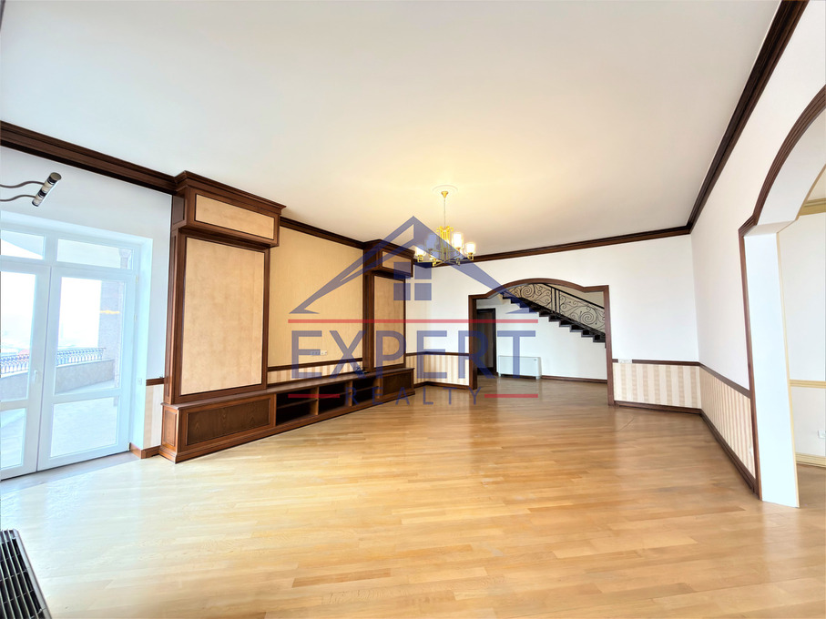 ԿԵՆՏՐՈՆ, ՀՅՈՒՍԻՍԱՅԻՆ ՊՈՂՈՏԱ, 5 ՍԵՆՅԱԿ