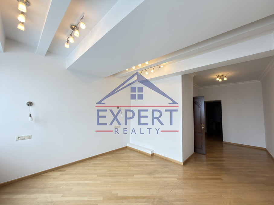 ԿԵՆՏՐՈՆ, ՀՅՈՒՍԻՍԱՅԻՆ ՊՈՂՈՏԱ, 5 ՍԵՆՅԱԿ