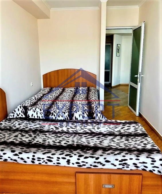 ԿԵՆՏՐՈՆ, ՊԱՐՈՆՅԱՆ ՓՈՂՈՑ, 3 ՍԵՆՅԱԿ