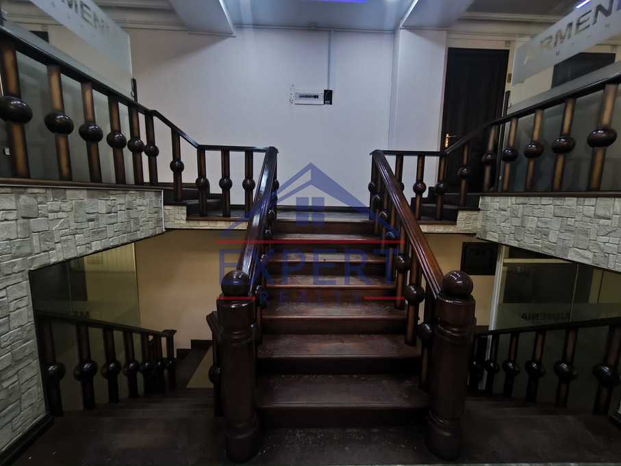 ԿԵՆՏՐՈՆ, ՎԱՐԴԱՆԱՆՑ ՓՈՂՈՑ, 3 ՍԵՆՅԱԿ