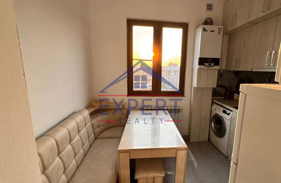 ԿԵՆՏՐՈՆ, ԽՈՐԵՆԱՑՈՒ ՓՈՂՈՑ, 4 ՍԵՆՅԱԿ