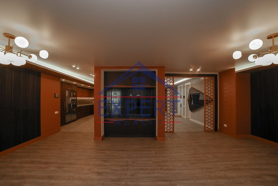 ԿԵՆՏՐՈՆ, ՆԱԼԲԱՆԴՅԱՆ ՓՈՂՈՑ, 4 ՍԵՆՅԱԿ