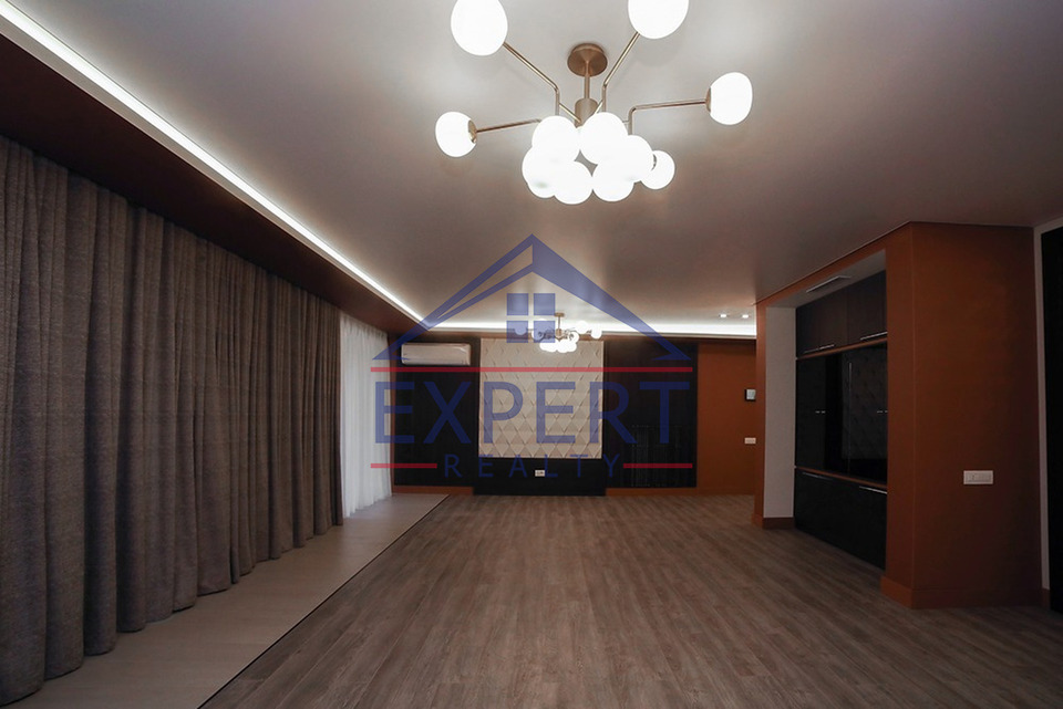 ԿԵՆՏՐՈՆ, ՆԱԼԲԱՆԴՅԱՆ ՓՈՂՈՑ, 4 ՍԵՆՅԱԿ