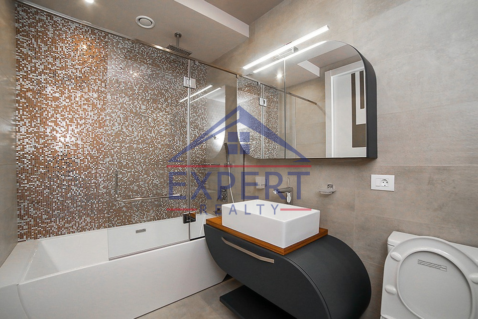 ԿԵՆՏՐՈՆ, ՆԱԼԲԱՆԴՅԱՆ ՓՈՂՈՑ, 4 ՍԵՆՅԱԿ