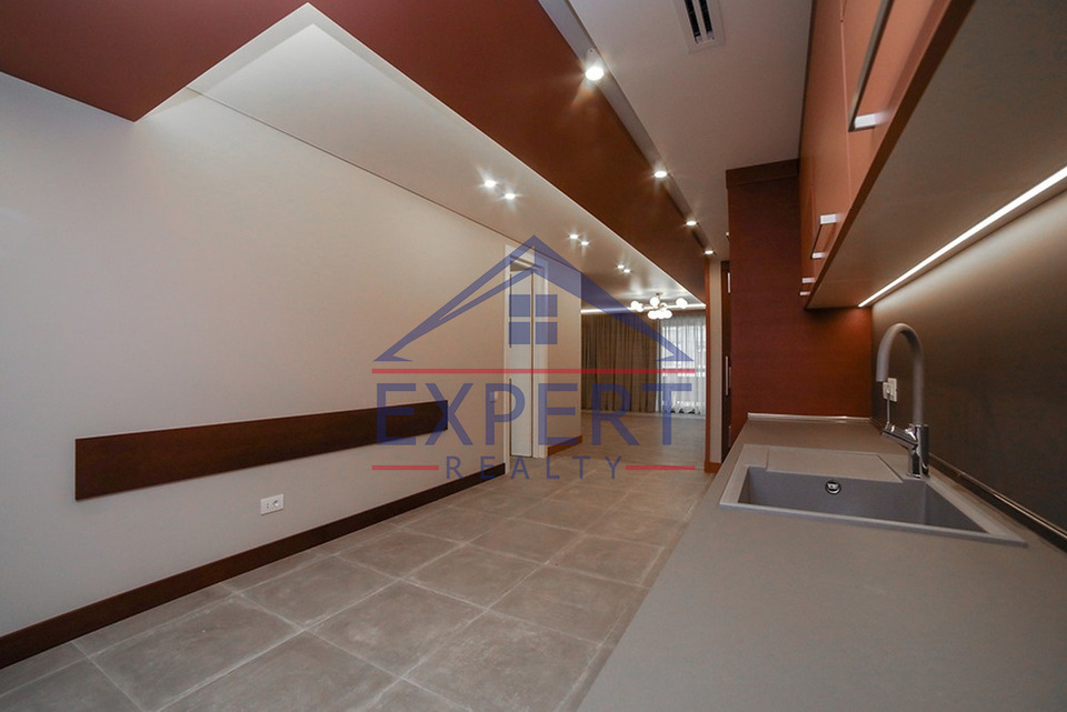 ԿԵՆՏՐՈՆ, ՆԱԼԲԱՆԴՅԱՆ ՓՈՂՈՑ, 4 ՍԵՆՅԱԿ