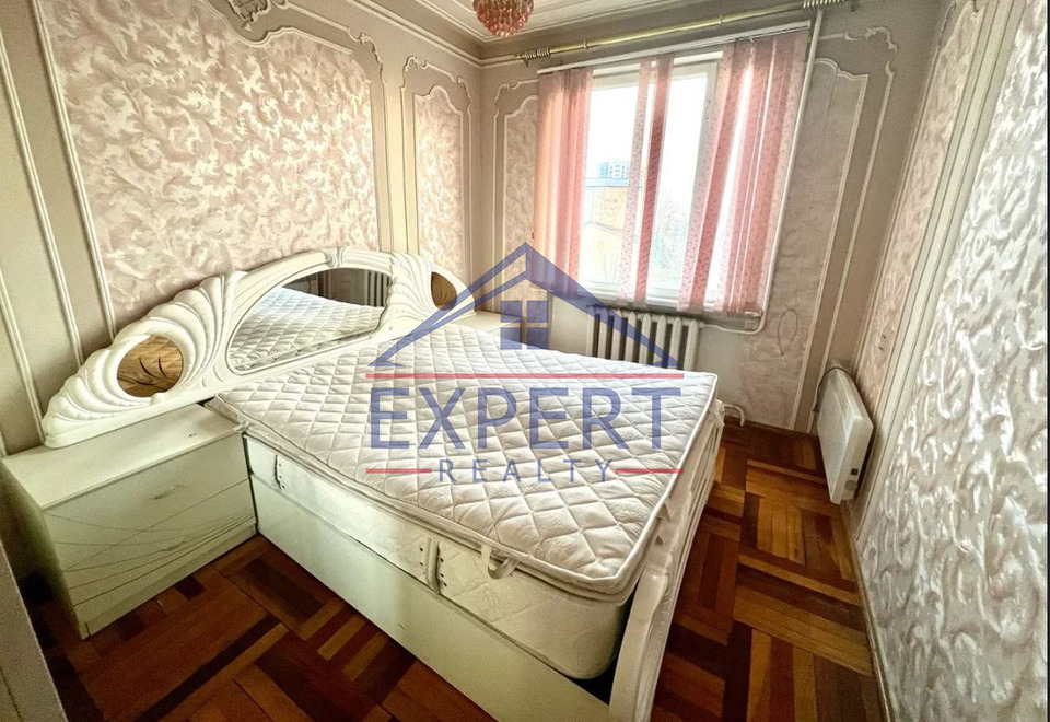 ՇԵՆԳԱՎԻԹ, ՉԵԽՈՎԻ ՓՈՂՈՑ, 3 ՍԵՆՅԱԿ