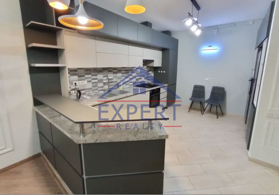 ԿԵՆՏՐՈՆ, ՎԵՐԻՆ ԱՆՏԱՌԱՅԻ ՓՈՂՈՑ, 4 ՍԵՆՅԱԿ