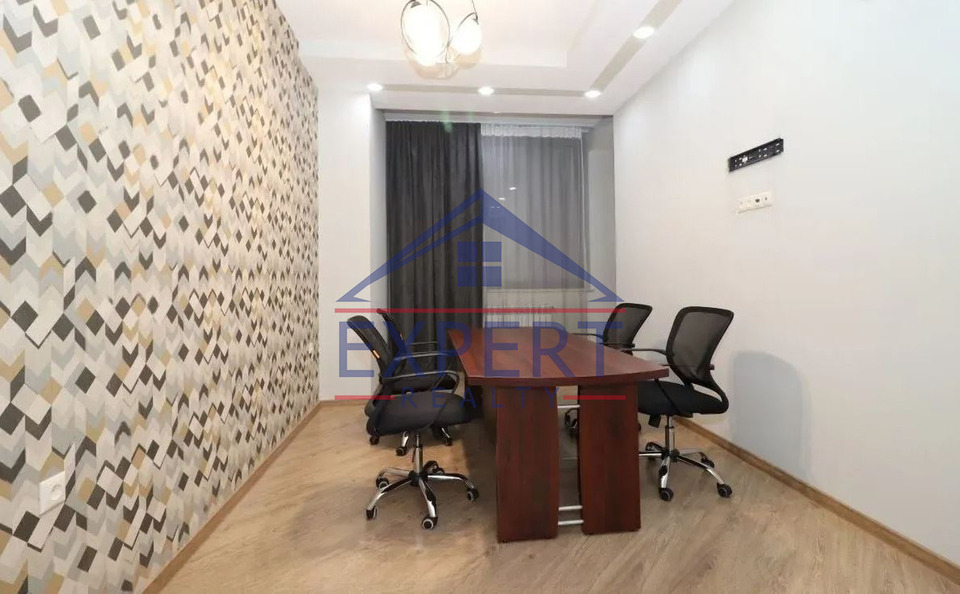 ԿԵՆՏՐՈՆ, ՎԵՐԻՆ ԱՆՏԱՌԱՅԻ ՓՈՂՈՑ, 4 ՍԵՆՅԱԿ