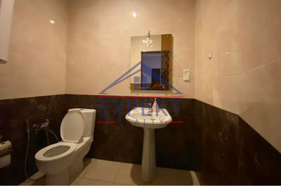 ԿԵՆՏՐՈՆ, ԱՐԱՄԻ ՓՈՂՈՑ, 3 ՍԵՆՅԱԿ