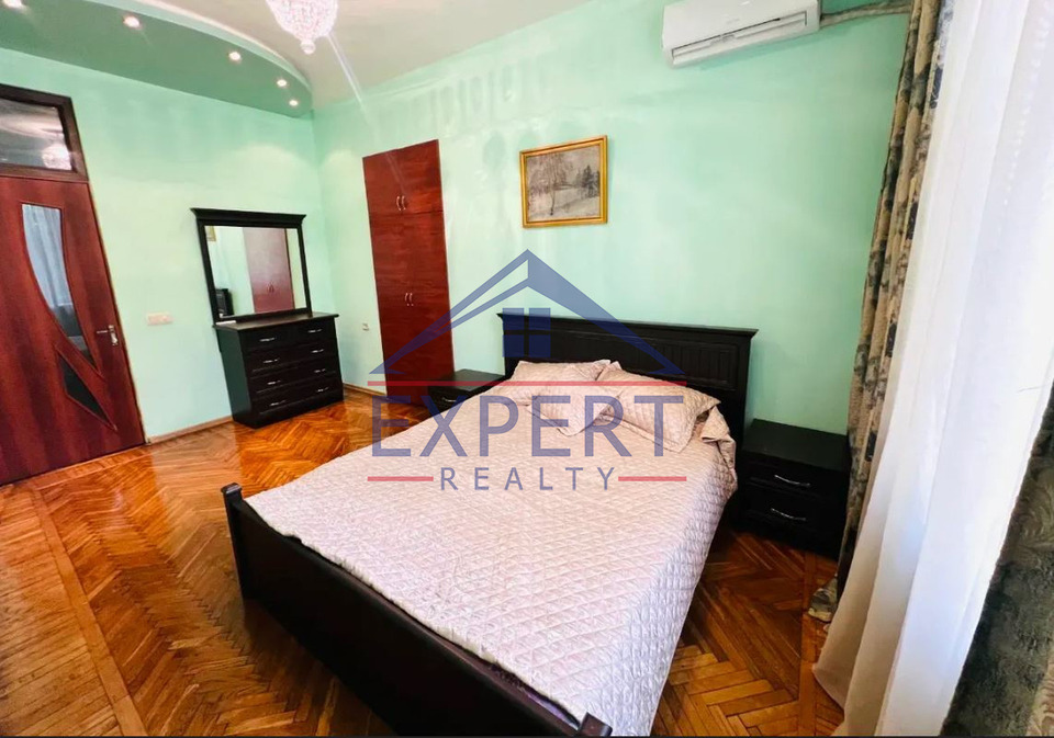 ԿԵՆՏՐՈՆ, Մոսկովյան փողոց, 4 ՍԵՆՅԱԿ