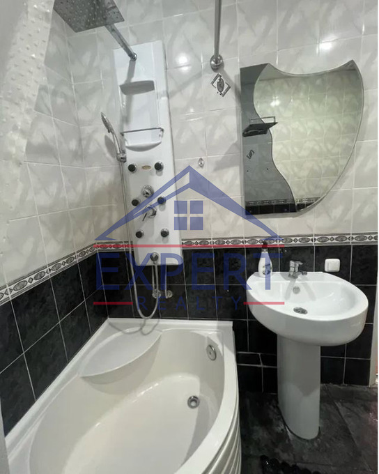 ԿԵՆՏՐՈՆ, Մոսկովյան փողոց, 4 ՍԵՆՅԱԿ