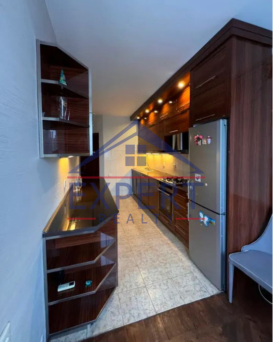 ԿԵՆՏՐՈՆ, ՊՈՒՇԿԻՆ ՓՈՂՈՑ, 2 ՍԵՆՅԱԿ